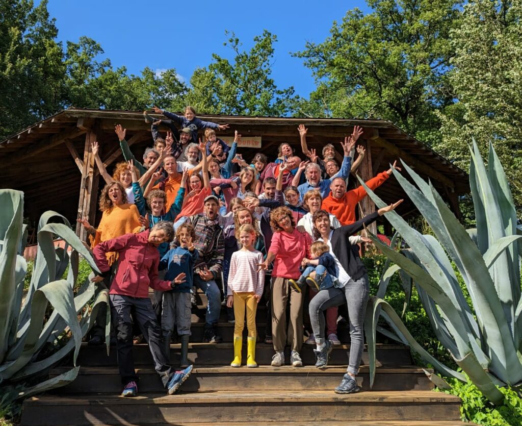 Immersion/formation à l’écovillage Sainte Camelle<br>Les 7 incontournables pour réussir une vie collective<br><br>du 15 au 21 août 2026 5 immersion sainte camelle e1701970159195